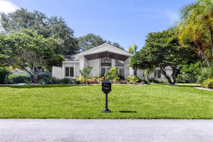 8513 SW 169 Ter  Palmetto Bay FL 33157 photo