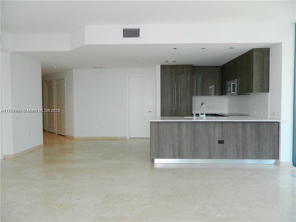 Property Photo:  68 SE 6th St 2402  FL 33131 