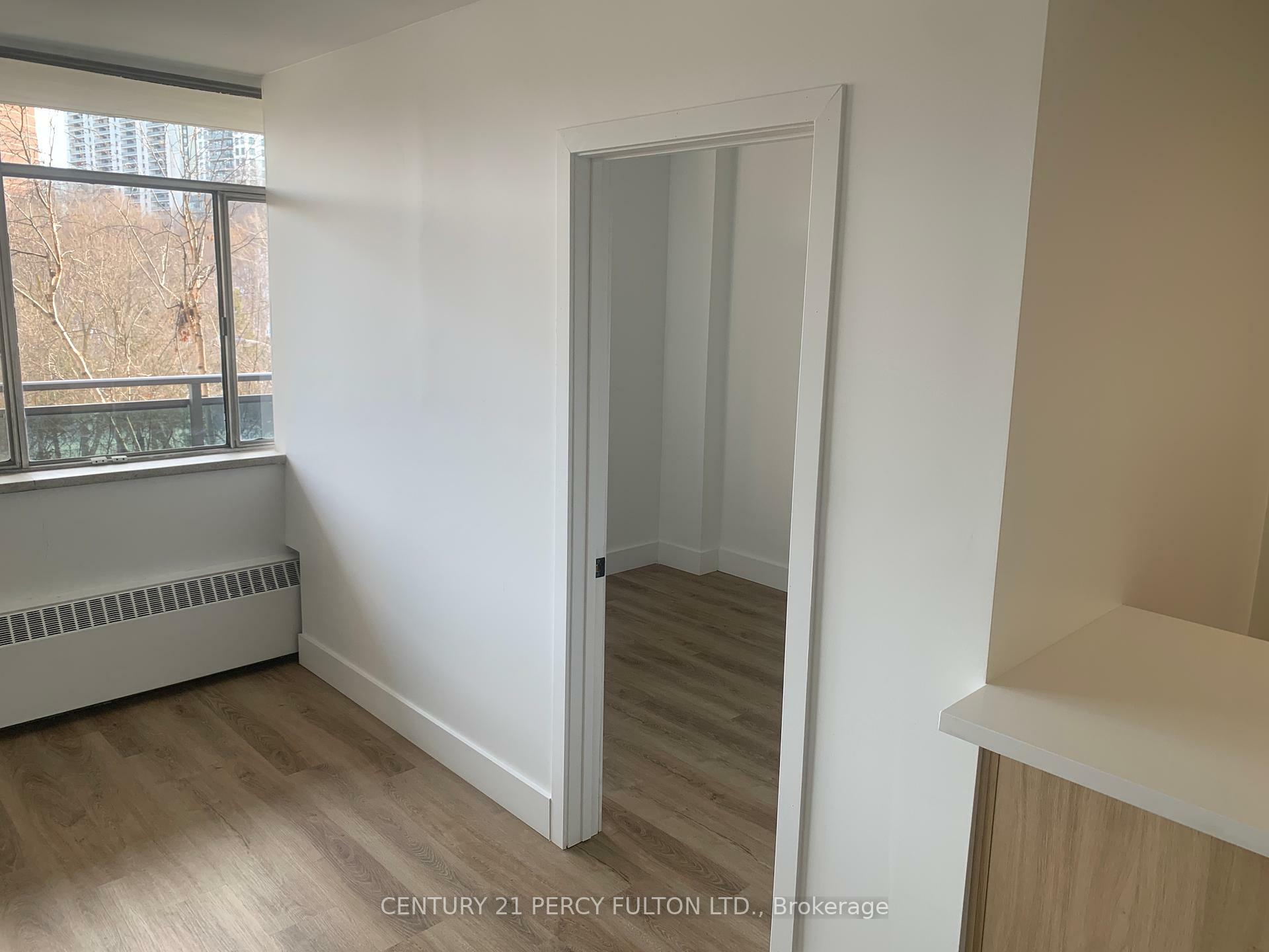 Photo de la propriété: 2 Park Vista Drive 409 ON M4B 1A1