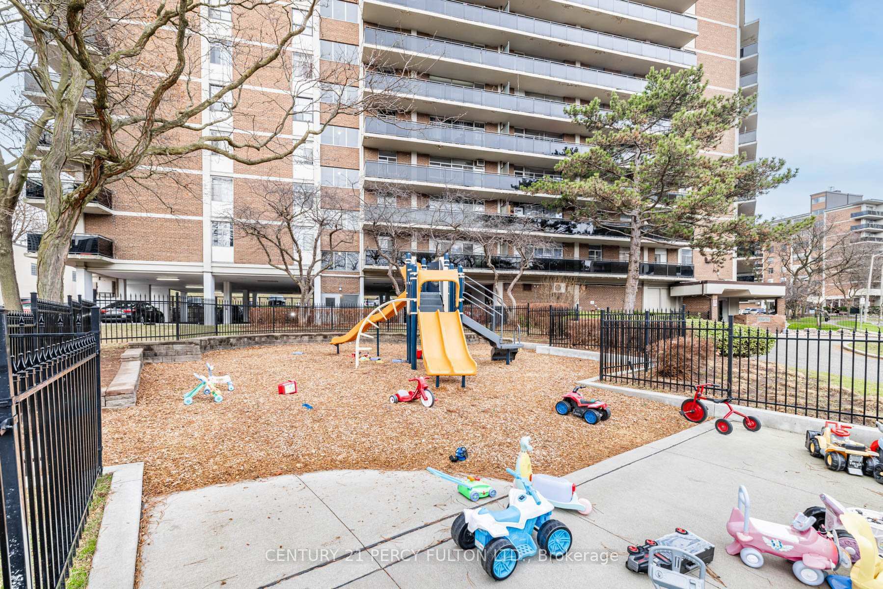 Property Photo: 2 Park Vista Drive 409 ON M4B 1A1