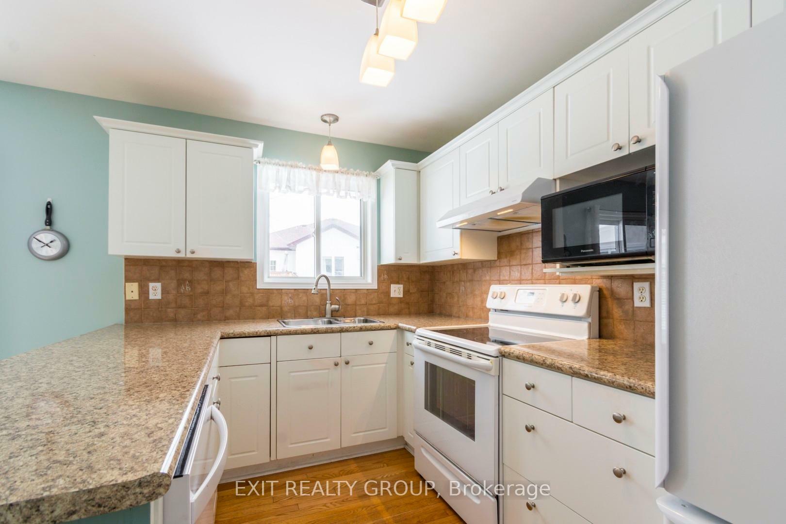 67 Sandbanks Crt  Prince Edward County ON K0K 3L0 photo