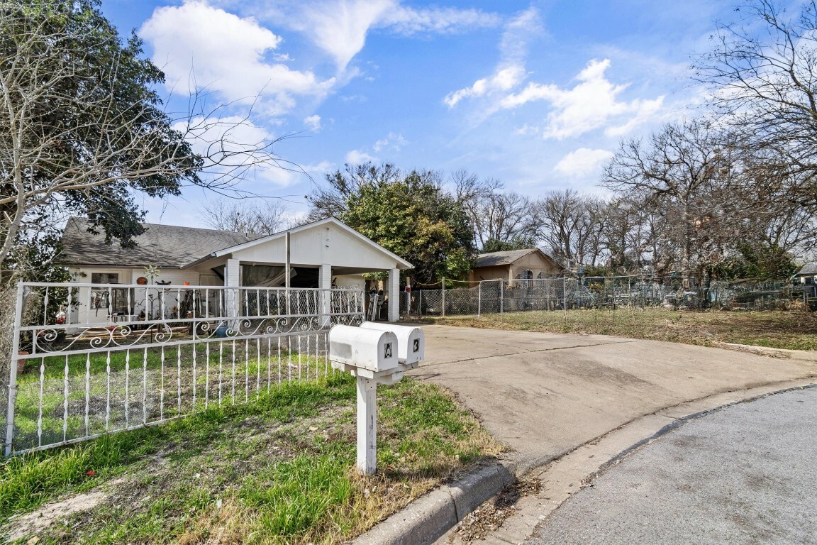 Property Photo:  5318 Atascosa Drive Drive  TX 78744 