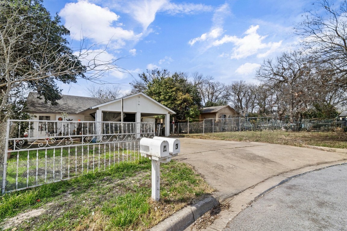 Property Photo: 5318 Atascosa Drive Drive TX 78744