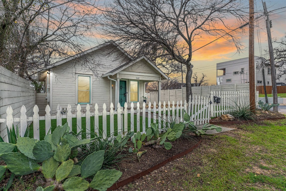 Property Photo:  1148 Northwestern Avenue A And B  TX 78702 