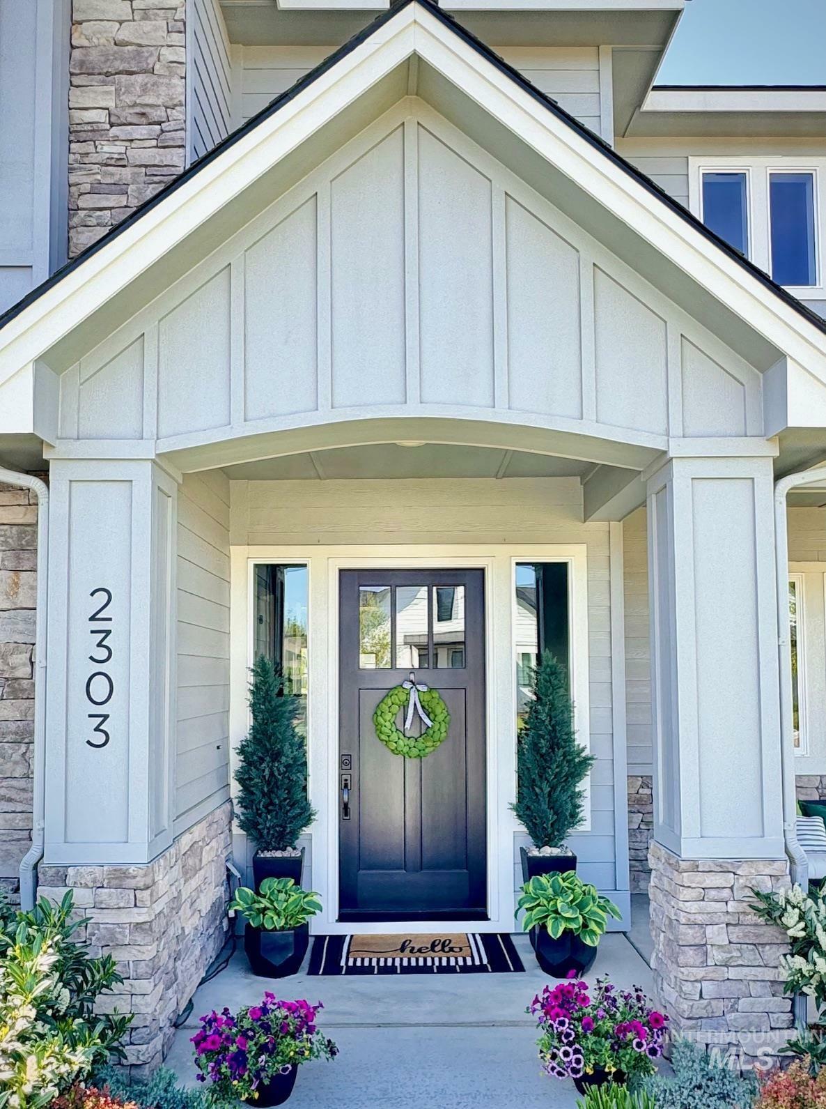 Property Photo: 2303 E Commander Ln ID 83646