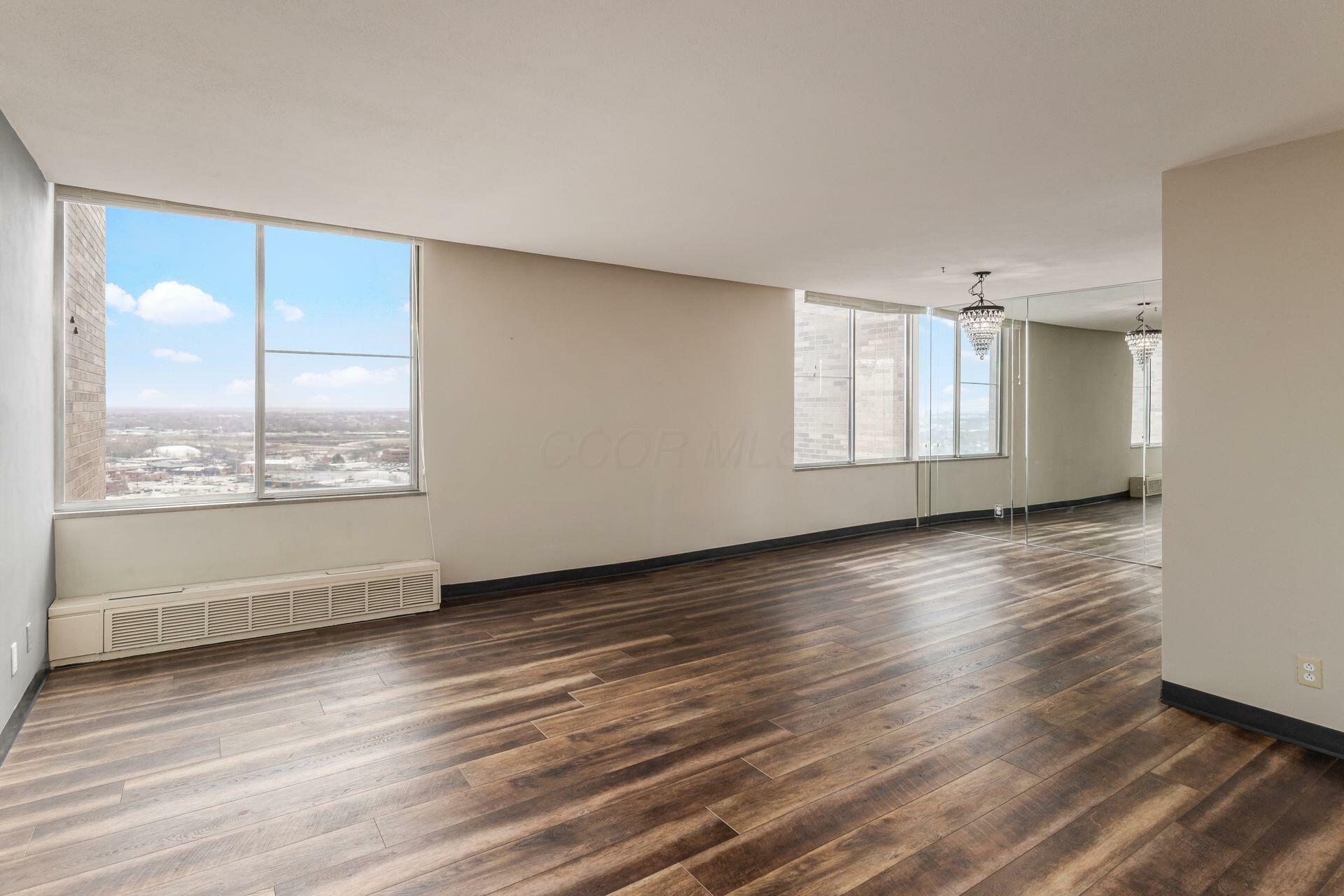 Property Photo: 1000 Urlin Avenue OH 43212