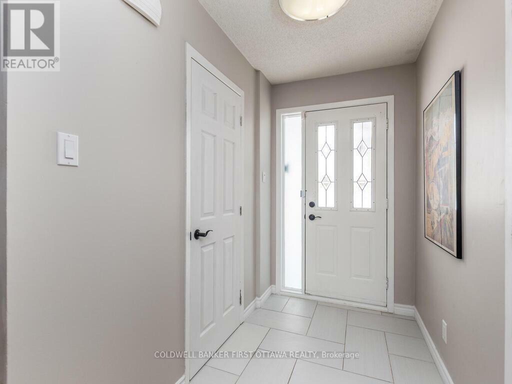 Property Photo:  78 Cedarock Drive  ON K2M 2H8 