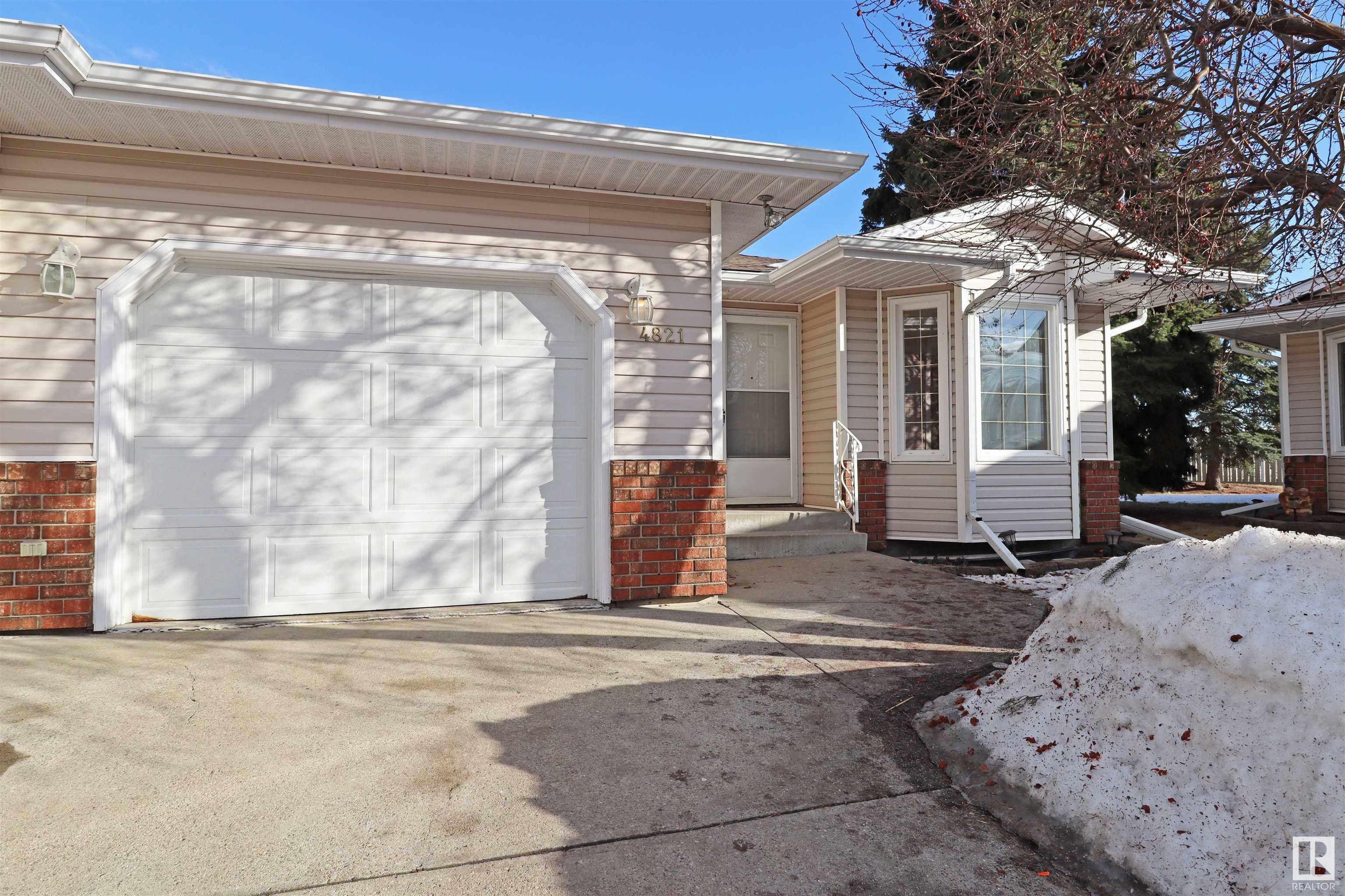 Property Photo:  4821 32 Avenue NW  AB T6L 4Y7 