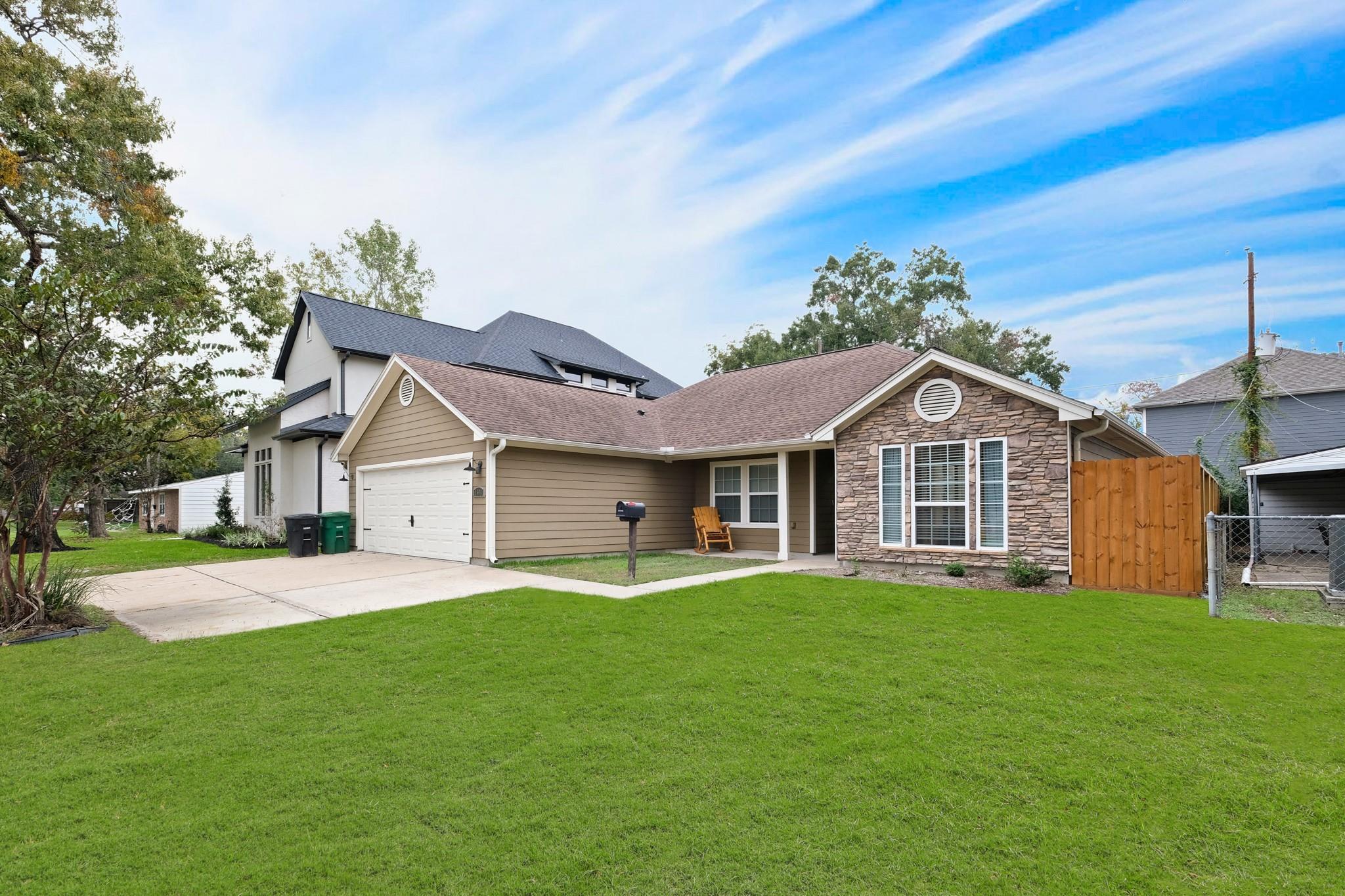 Property Photo:  1504 W 43rd Street  TX 77018 