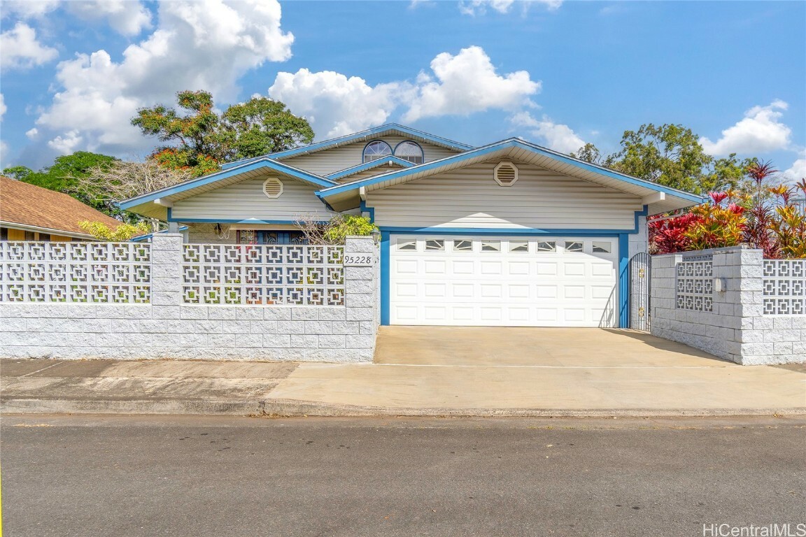 Property Photo: 95-228 Auhaele Loop HI 96789