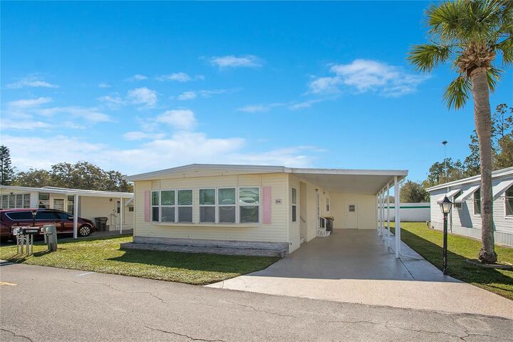 Property Photo: 256 Lakeside Ranch Circle FL 33881