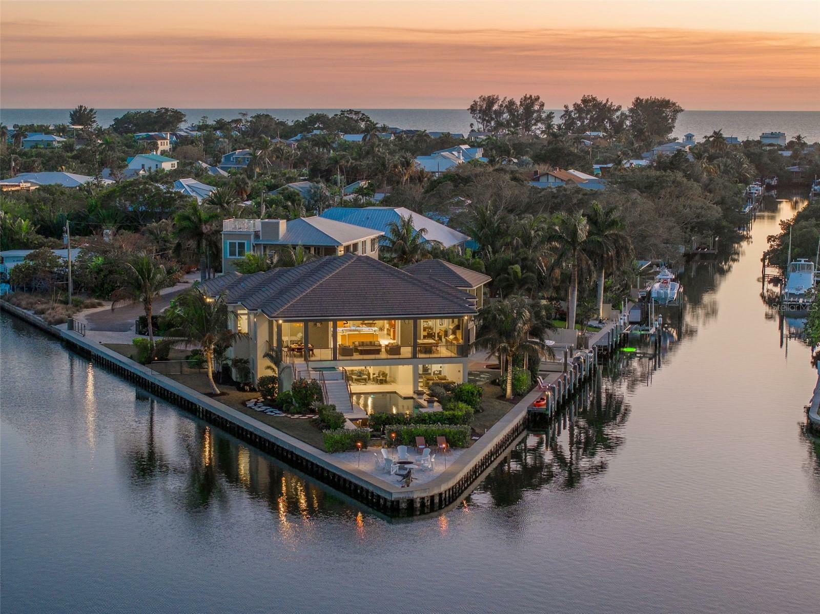 Property Photo: 242 Oak Avenue FL 34216