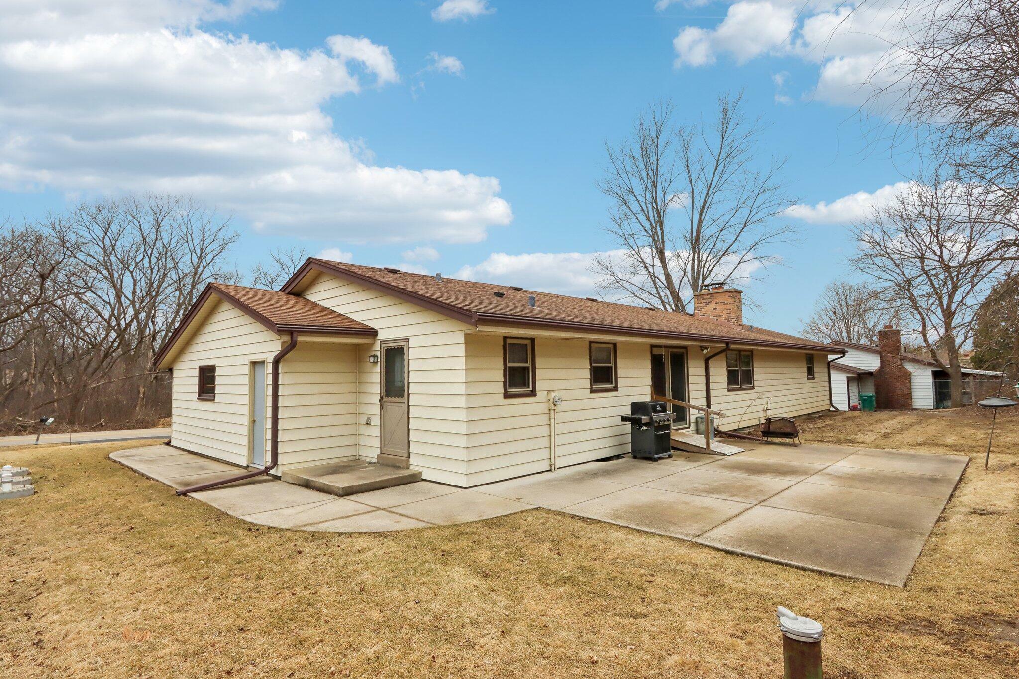 Property Photo:  W214n10470 Oak Ln  WI 53022 