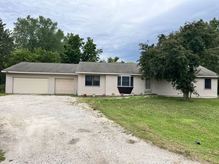 33430 N Hunt Club Road  Libertyville IL 60048 photo
