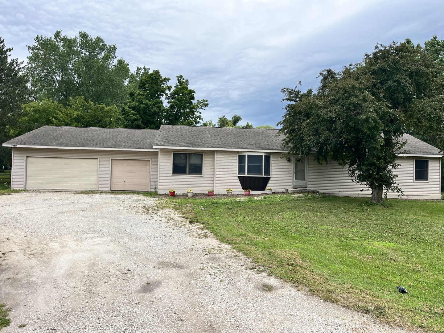 Property Photo: 33430 N Hunt Club Road IL 60048