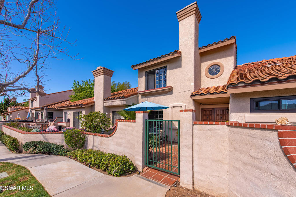 Property Photo:  422 Country Club Drive B  CA 93065 