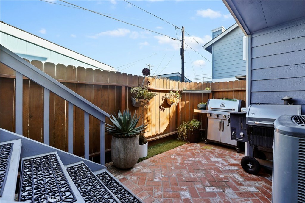 Property Photo:  350 Avocado Street B1  CA 92627 