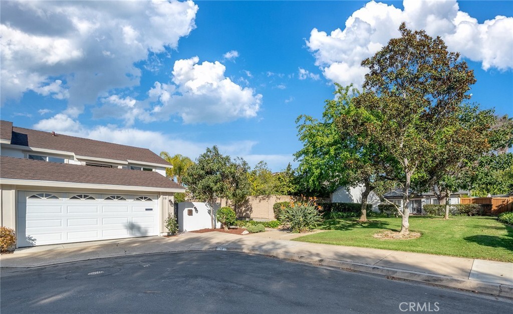 Property Photo: 12 Whitewood Way CA 92612
