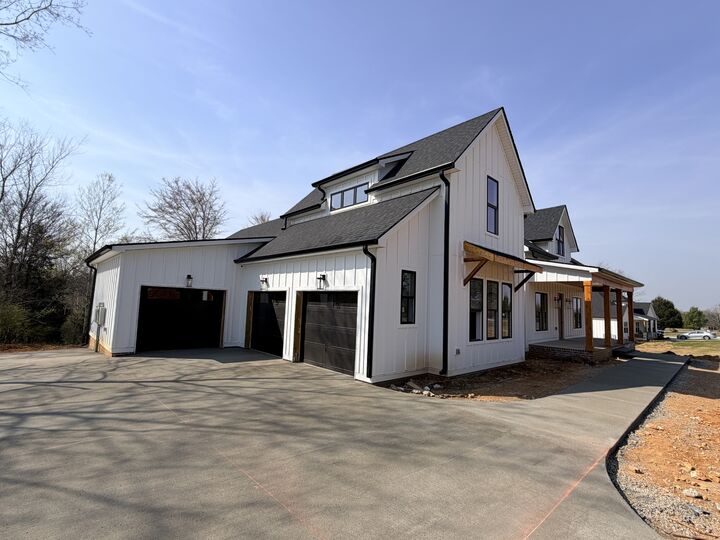 Property Photo: 2660 Jarrell Ridge Rd TN 37043
