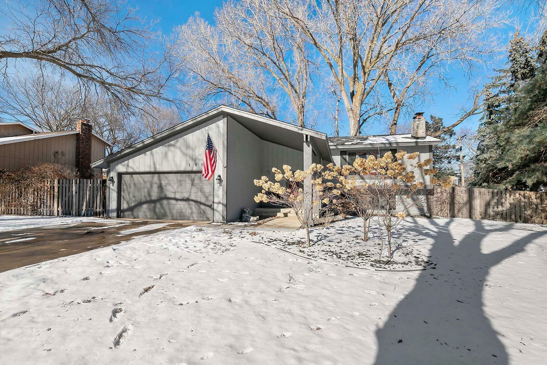 Property Photo:  1908 E Manor Boulevard  MN 55337 