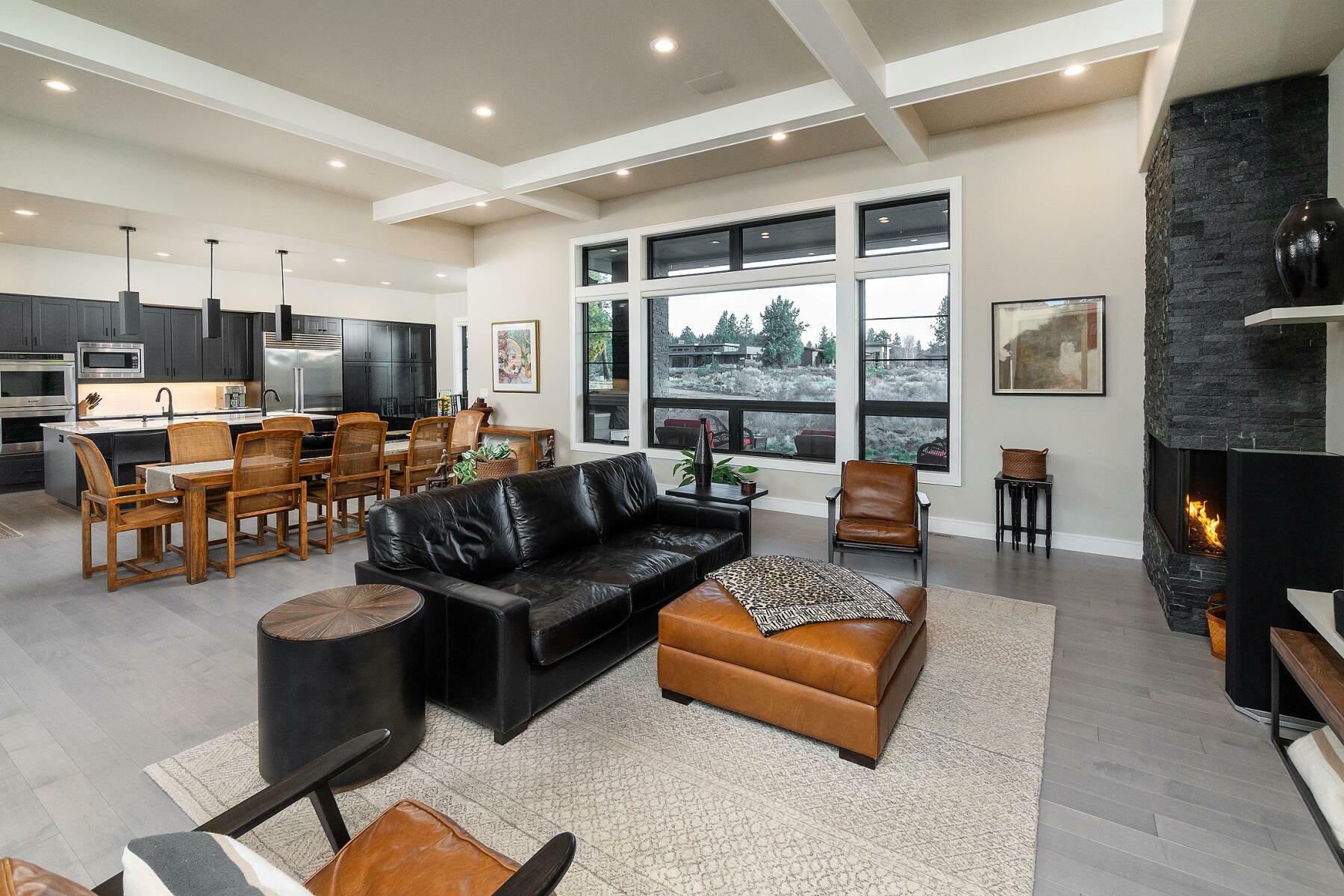 Property Photo: 61547 Hosmer Lake Drive OR 97702