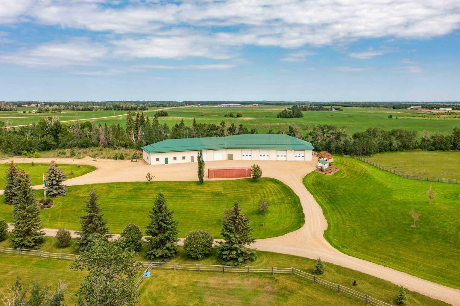 Photo de la propriété: 41115 Range Road 272 AB T4L 2N3