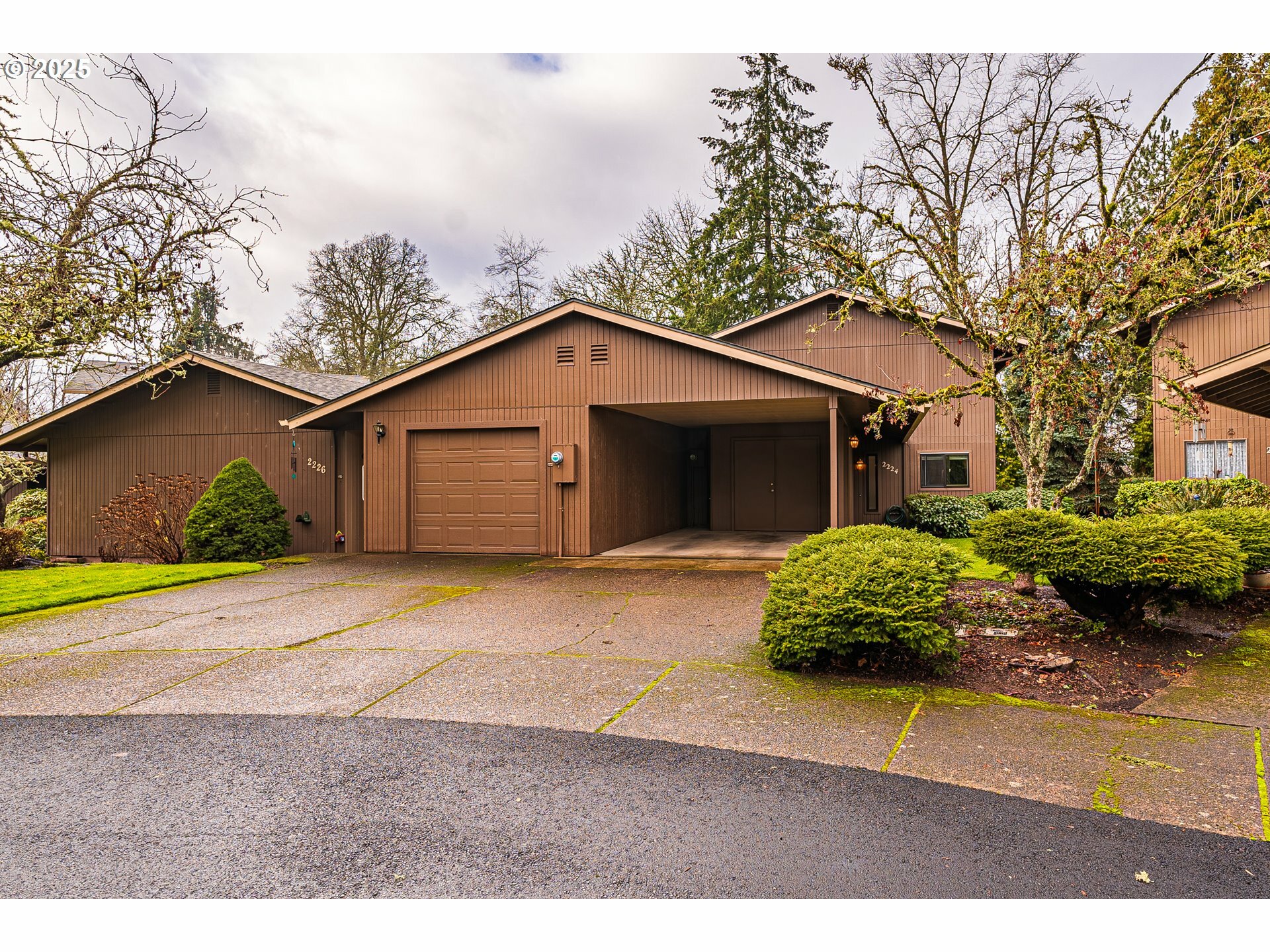 2224 Ridgeway Dr  Eugene OR 97401 photo