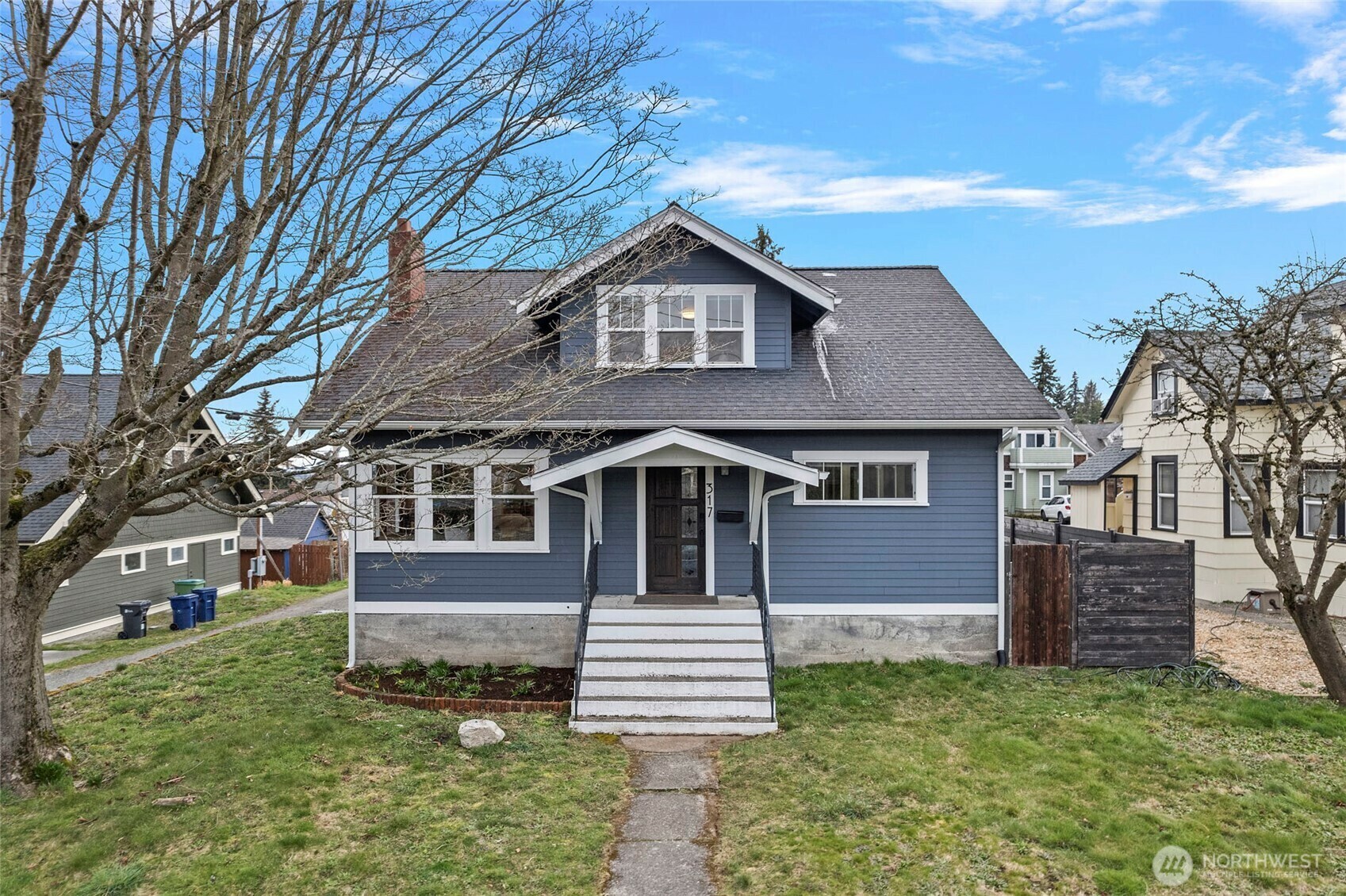 Property Photo: 317 E Lawrence Street WA 98273