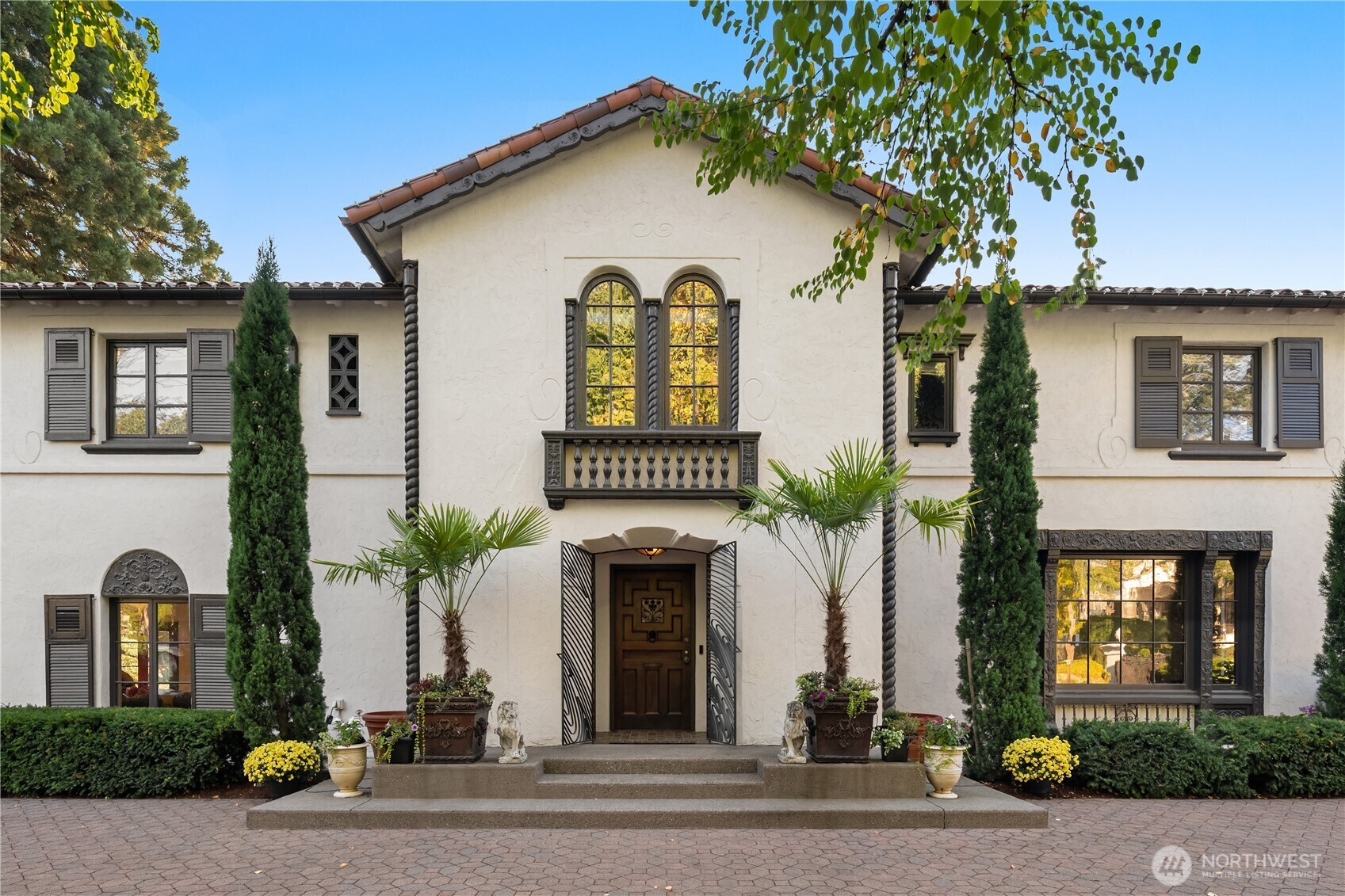 Property Photo:  1625  Federal Avenue E  WA 98102 
