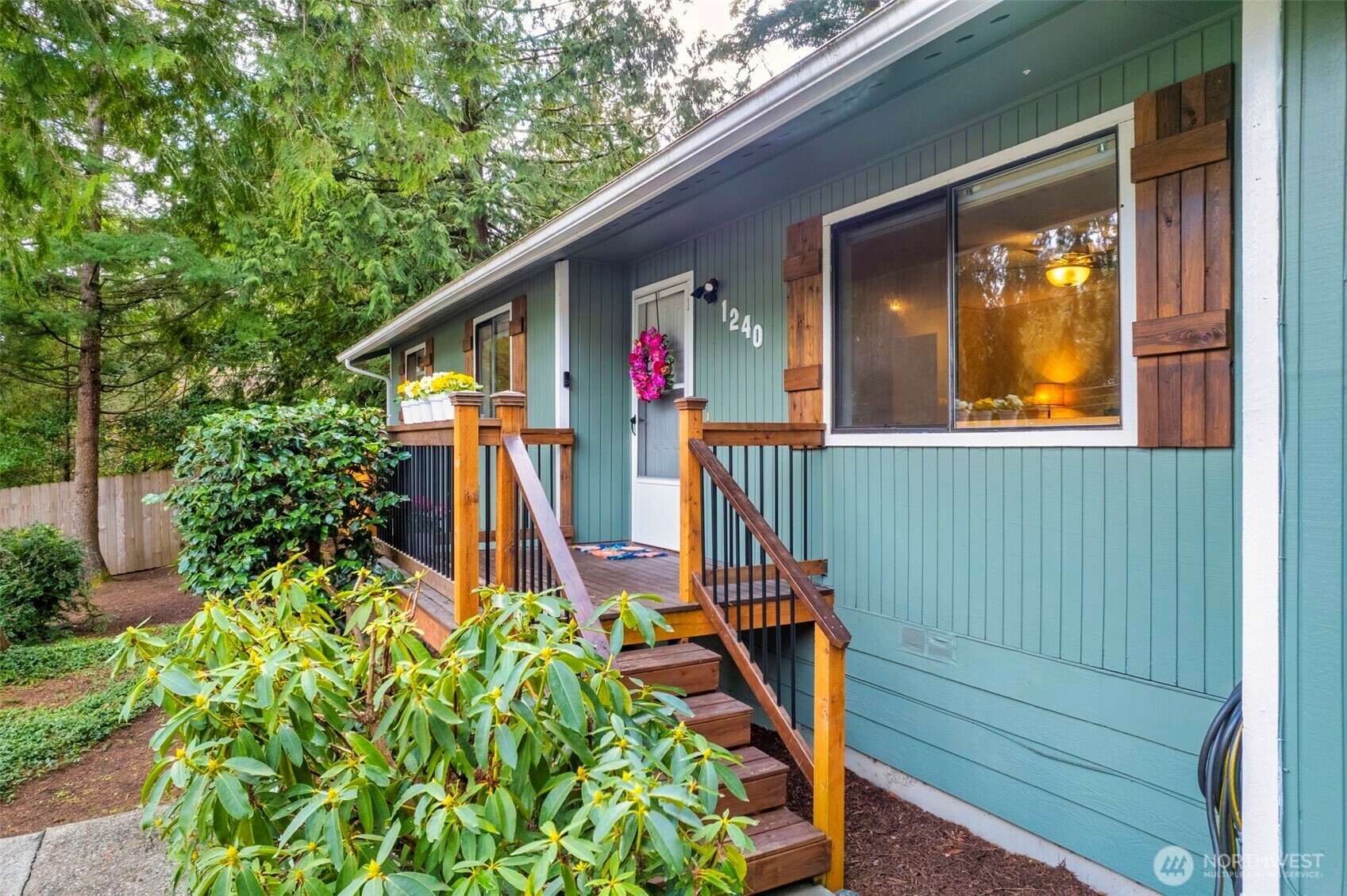 Property Photo:  1240  California Avenue E  WA 98366 