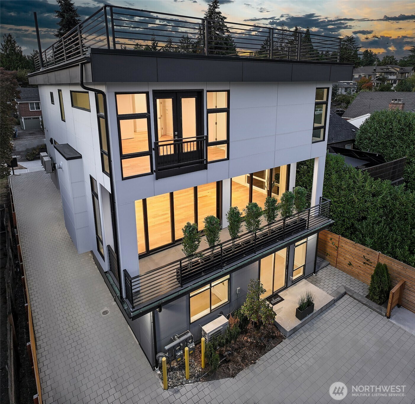 Property Photo: 4015 NE 56th Street WA 98105