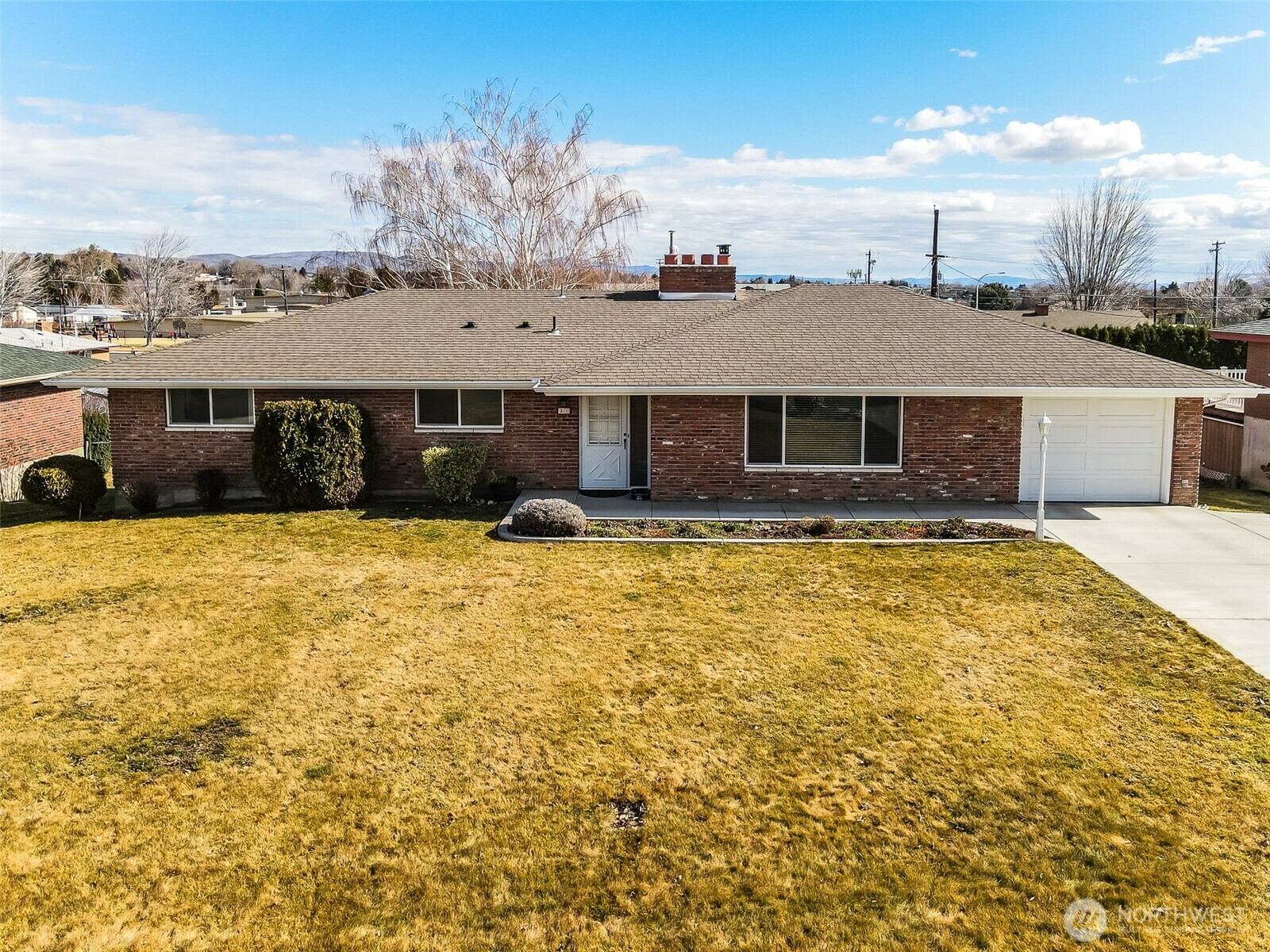 Property Photo:  211 S 57th Avenue  WA 98908 