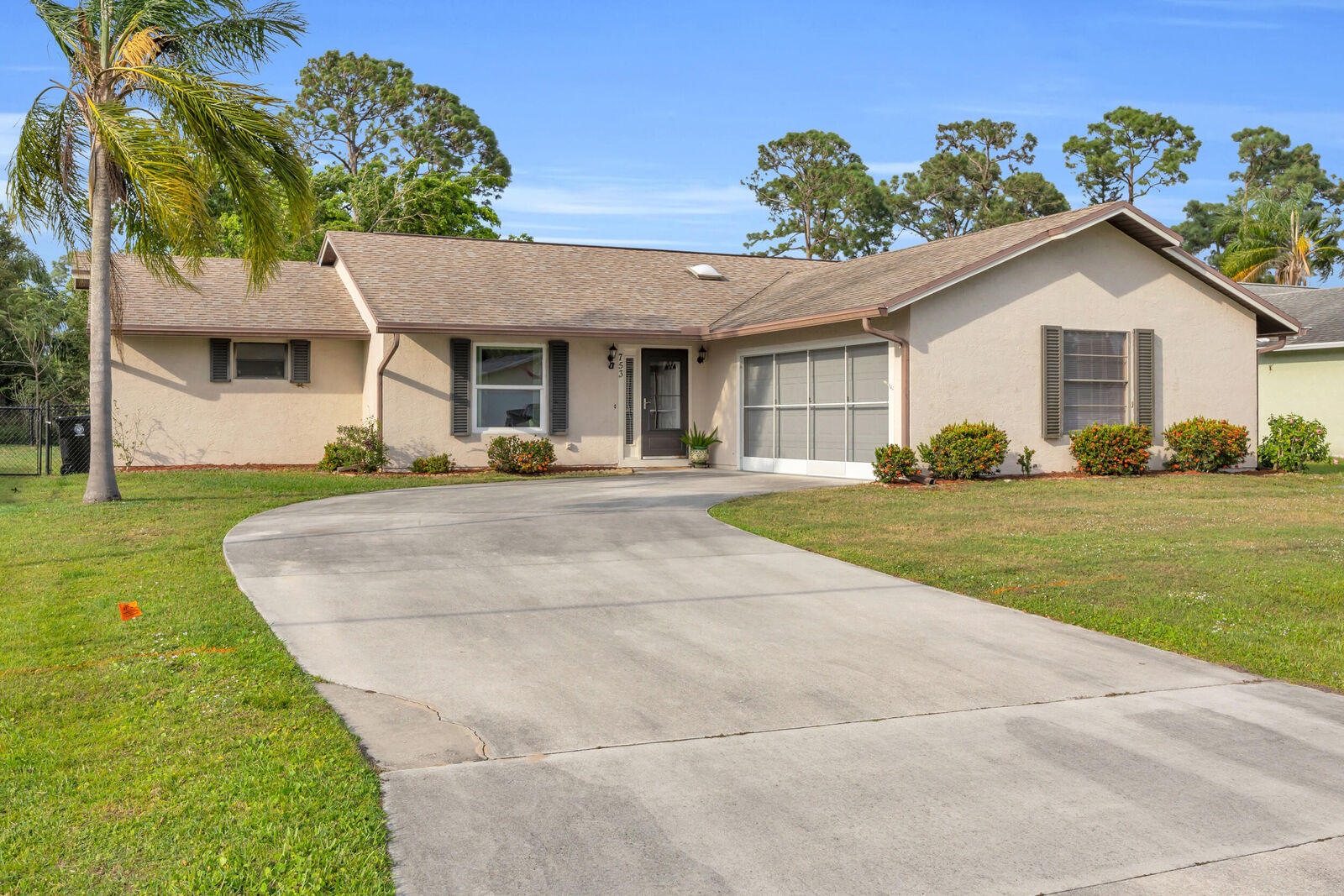 Property Photo: 753 SE Lansdowne Avenue FL 34983