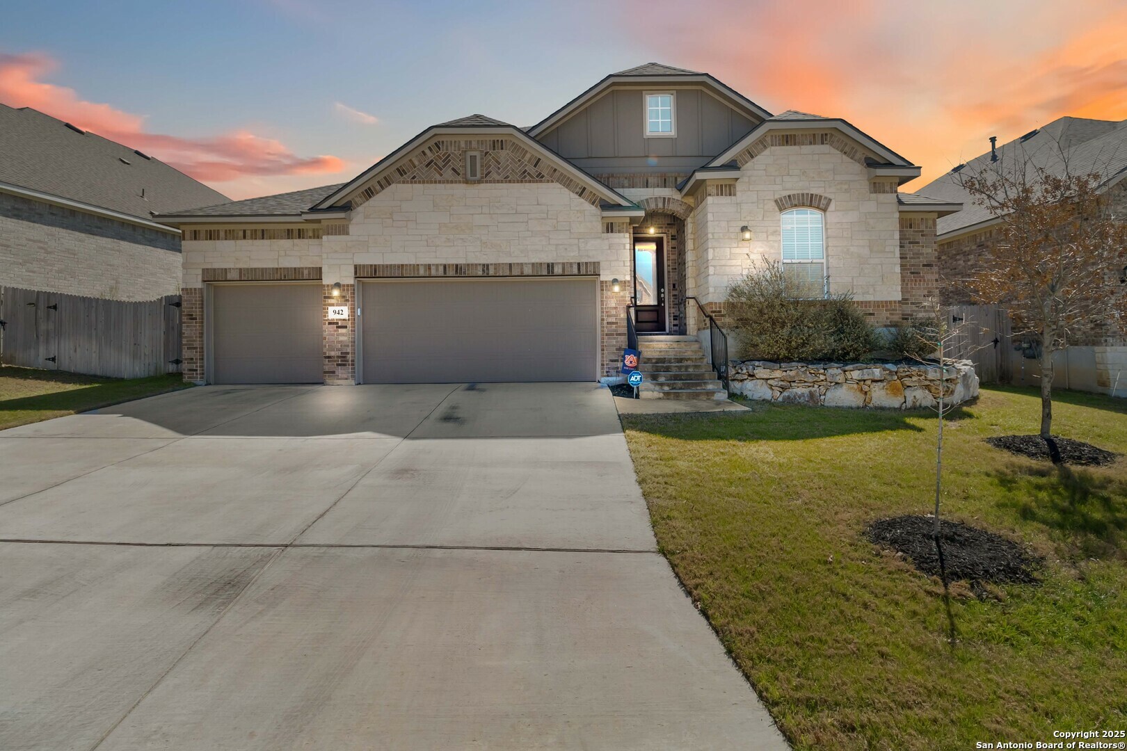 Property Photo:  942 Vista Placera  TX 78260 