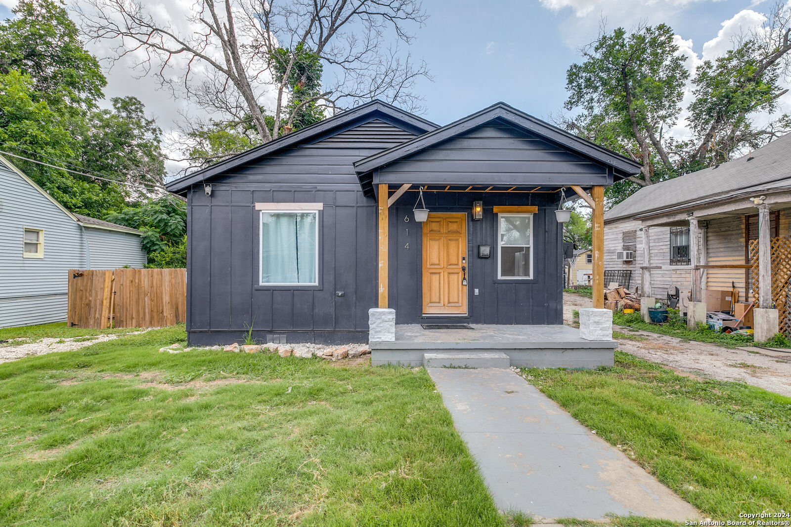 Property Photo: 614 Delmar St TX 78210