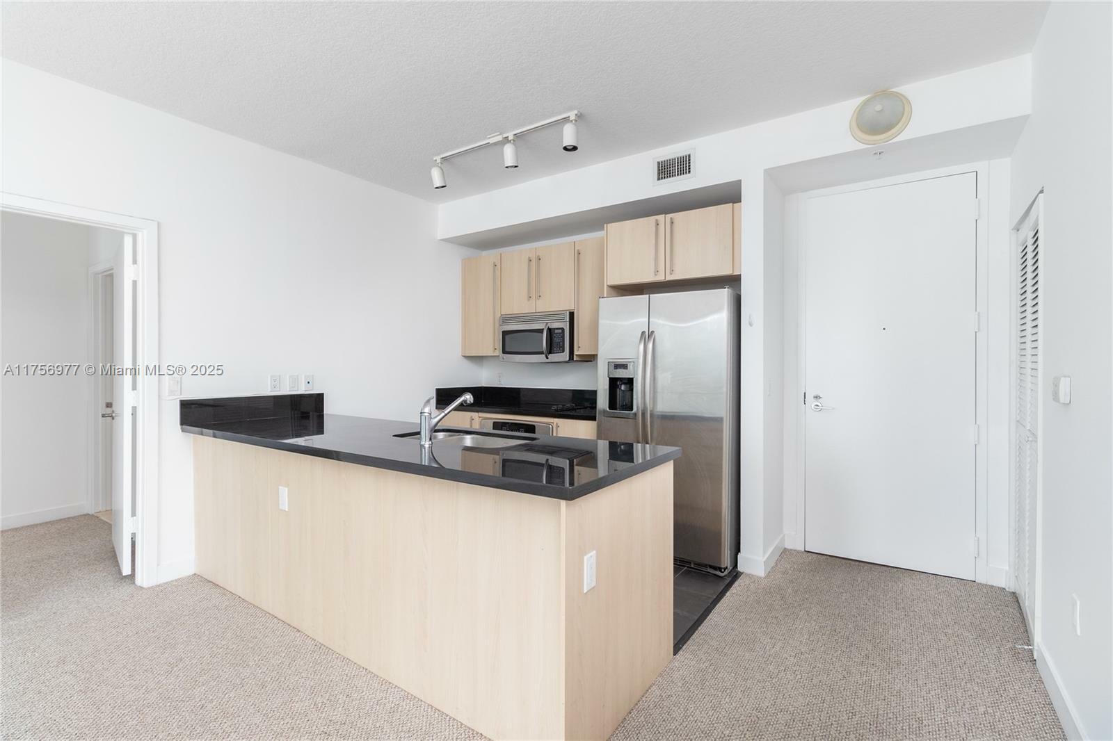 Property Photo:  1111 SW 1st Ave 2423-N  FL 33130 