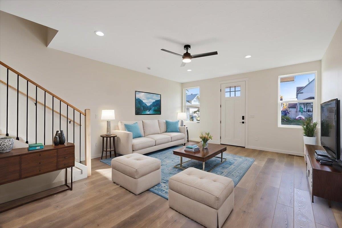 Property Photo: 717 E Lacrosse Ave WA 99207