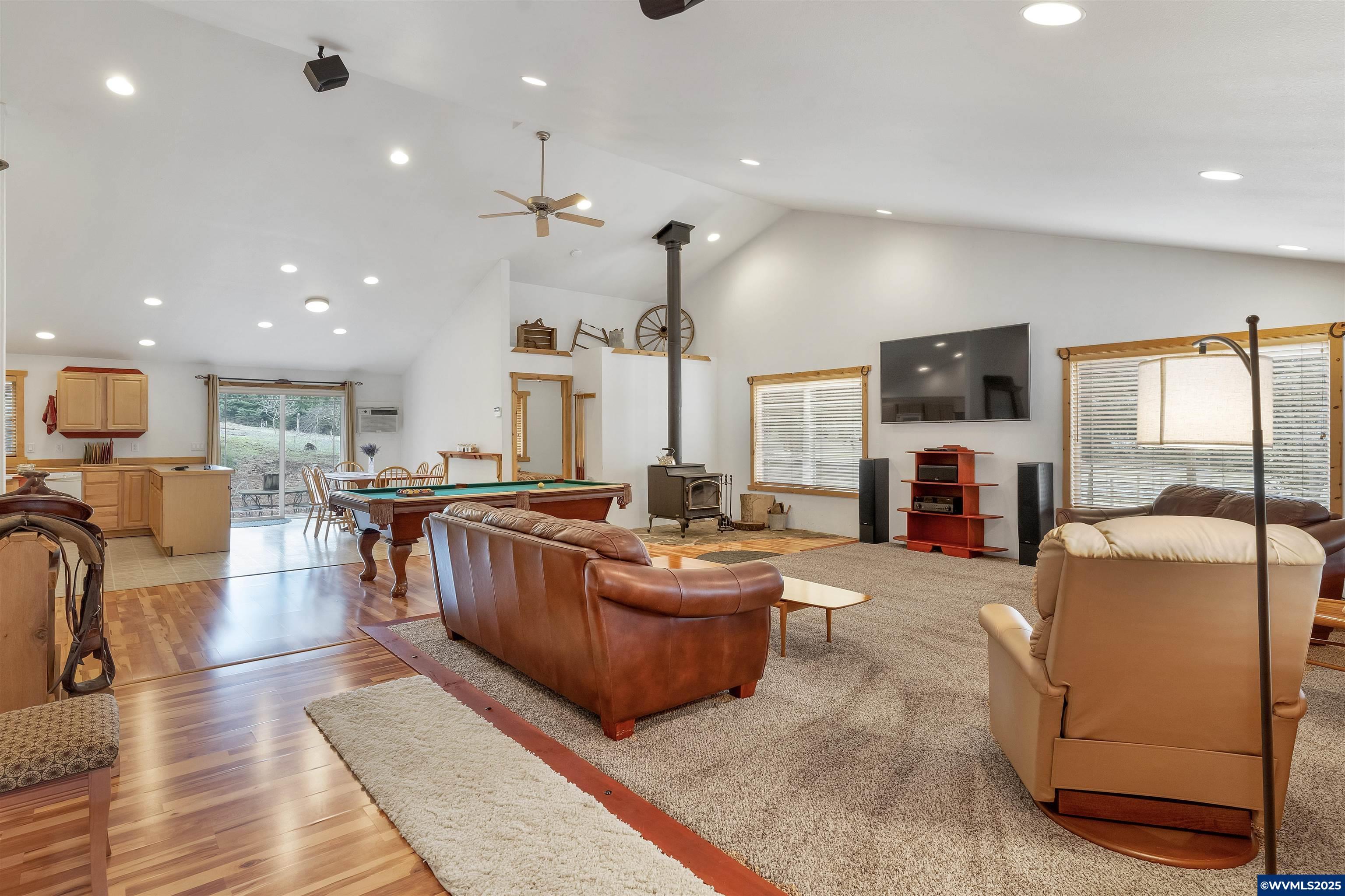 Property Photo: 6215 Obrien Av S OR 97306