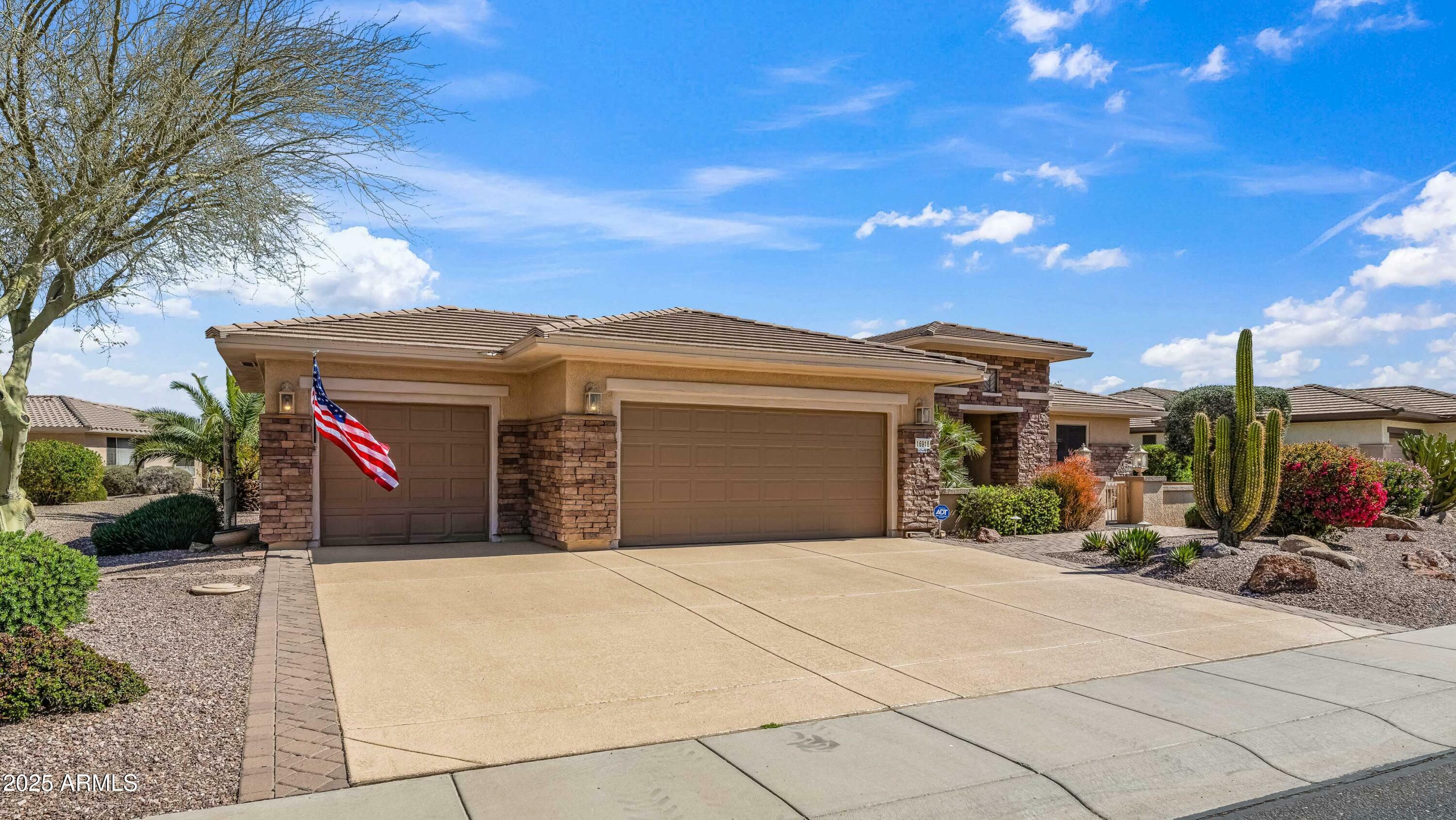 Property Photo:  16918 W Greenbriar Point Court  AZ 85387 