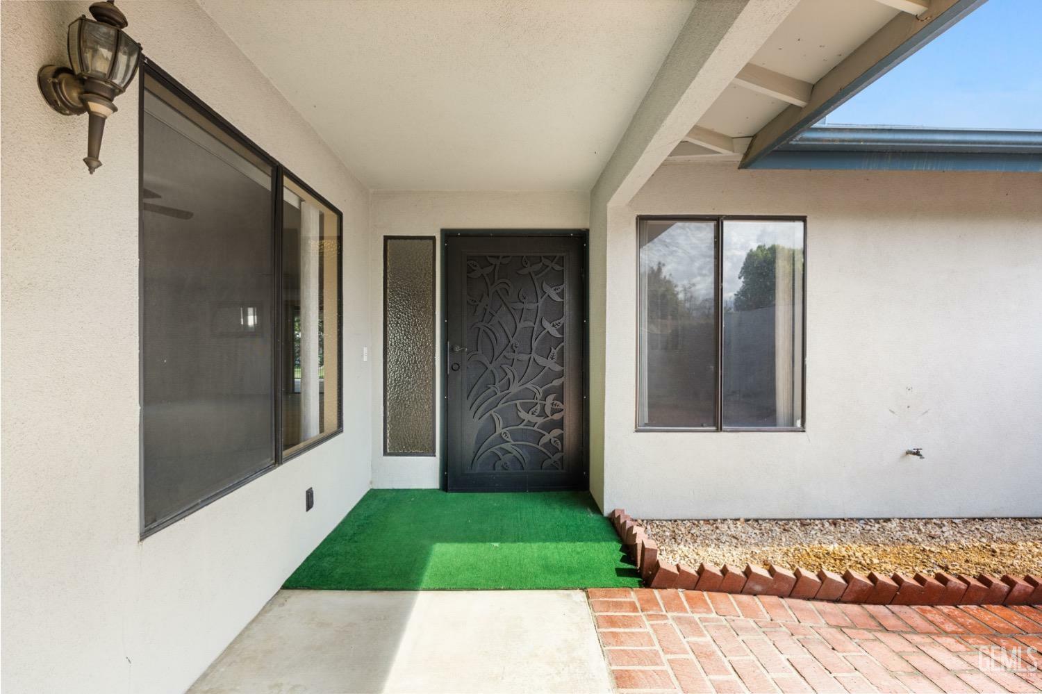 Property Photo: 808 Bermuda Street CA 93309