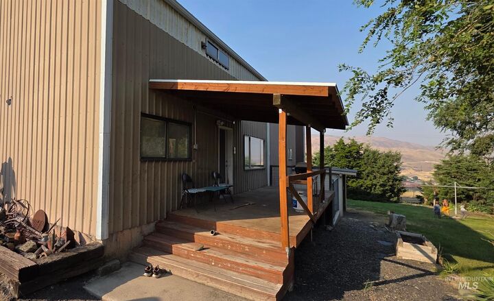 Property Photo:  802 Evans Rd  WA 99403 