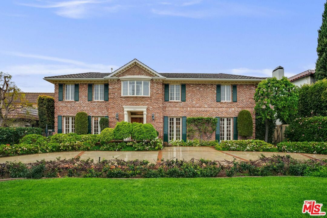 Property Photo: 721 N Linden Dr CA 90210
