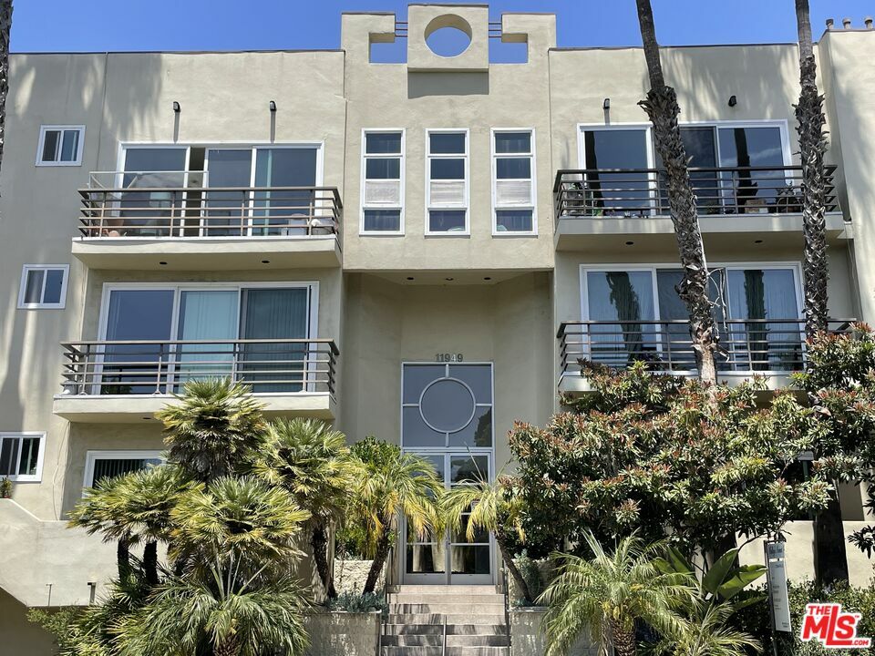 Property Photo: 11949 Goshen Ave CA 90049
