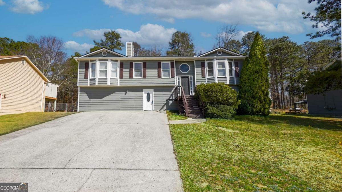 Property Photo: 1385 La Maison Drive GA 30043