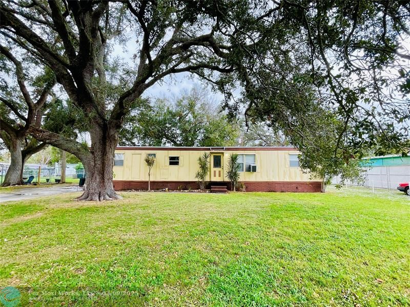Property Photo:  168 Vindale Ave  FL 34951