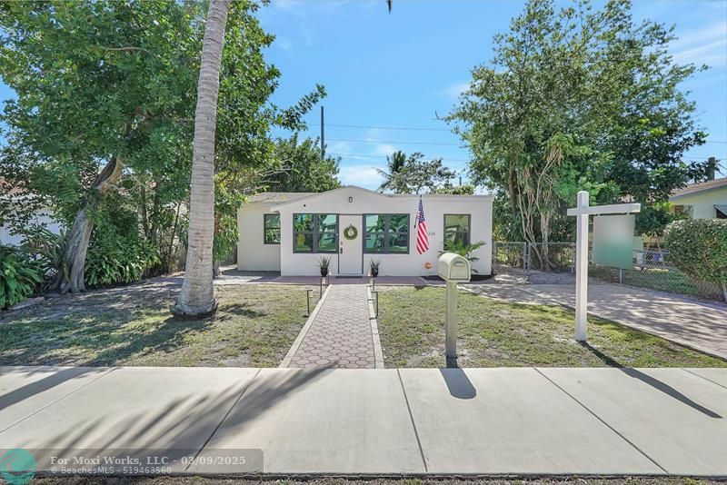 Property Photo: 2334 Cleveland St FL 33020