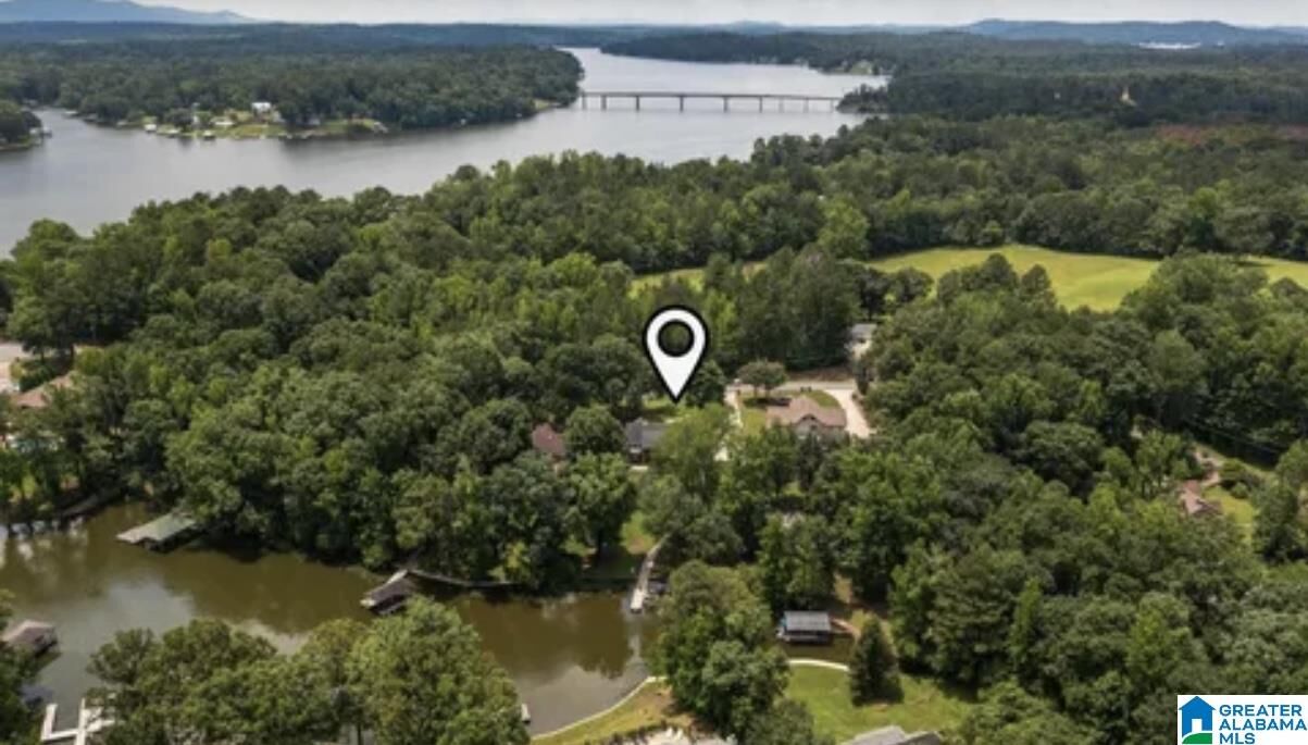 Property Photo:  523 Seminole Trail  AL 35128 