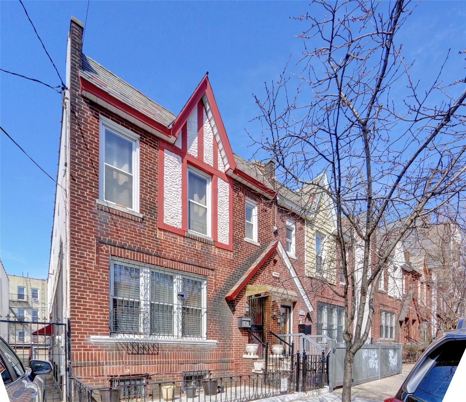 Property Photo:  397 Stockholm Street  NY 11237 