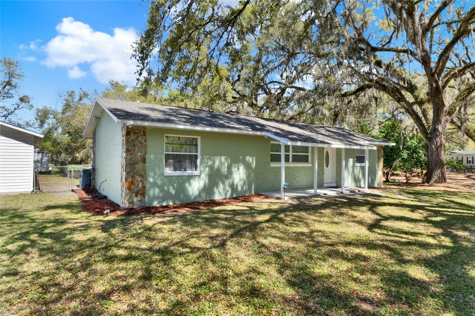 Property Photo:  2918 Cr519a  FL 33521 