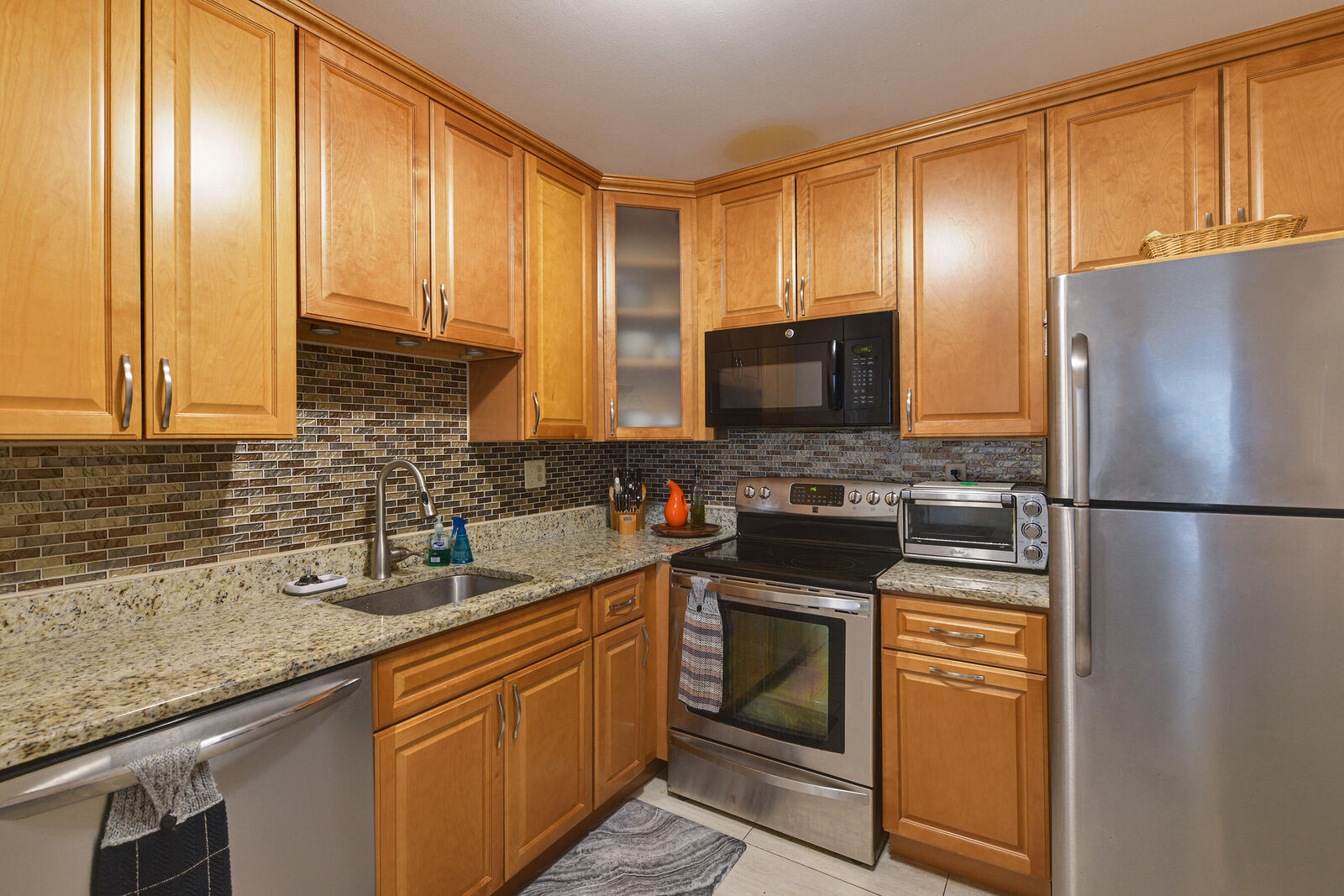 Property Photo: 2470 W Good Hope Rd 270 WI 53209